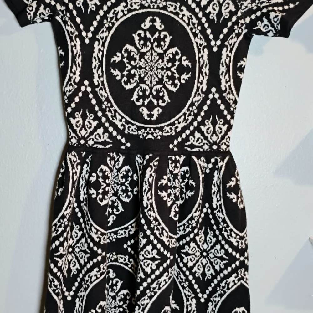 Romeo & Juliet Couture Black and White Raglan Mini Dress